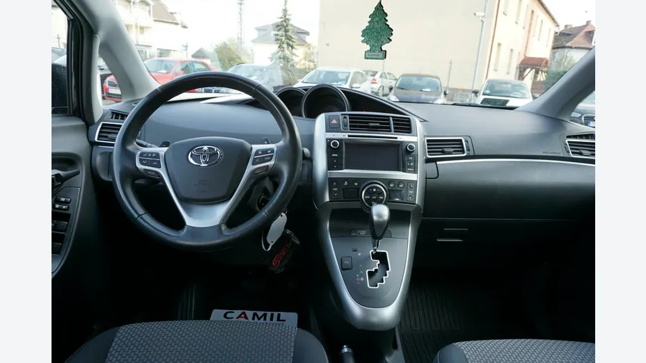 TOYOTA Verso -