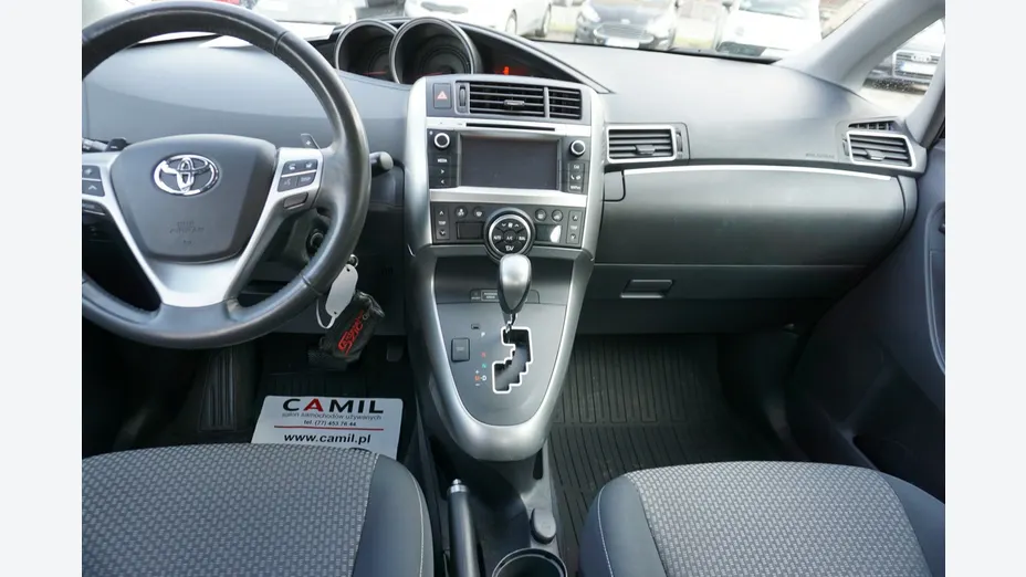 TOYOTA Verso -