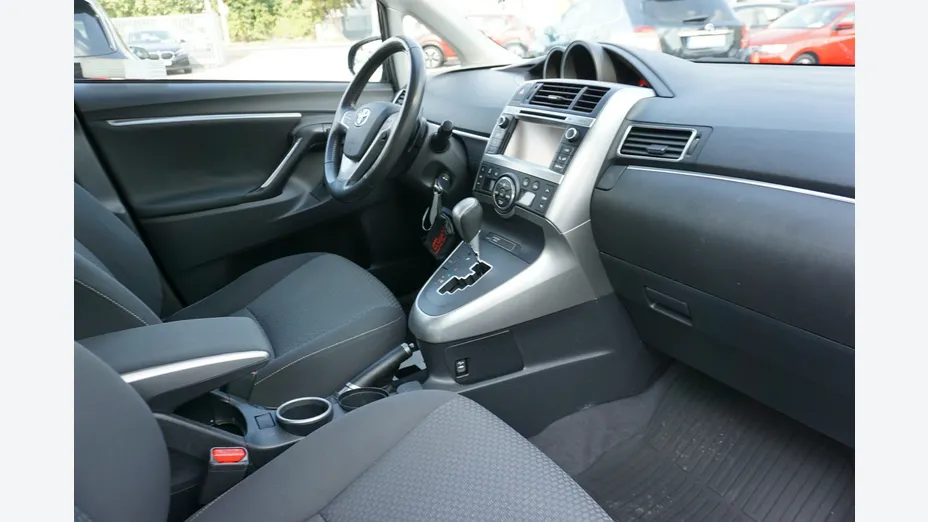 TOYOTA Verso -