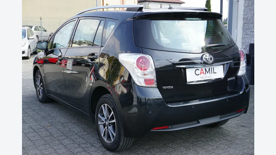 TOYOTA Verso -