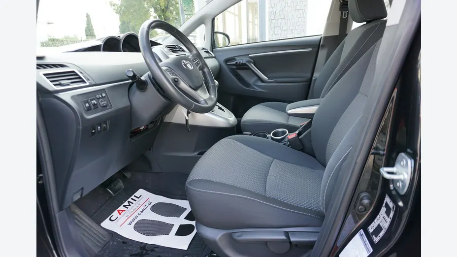 TOYOTA Verso -