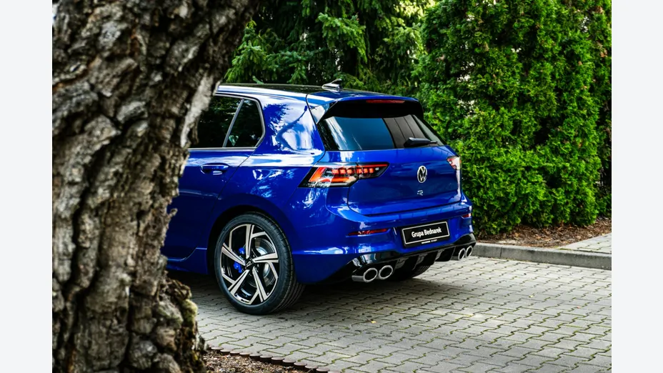 VOLKSWAGEN Golf -