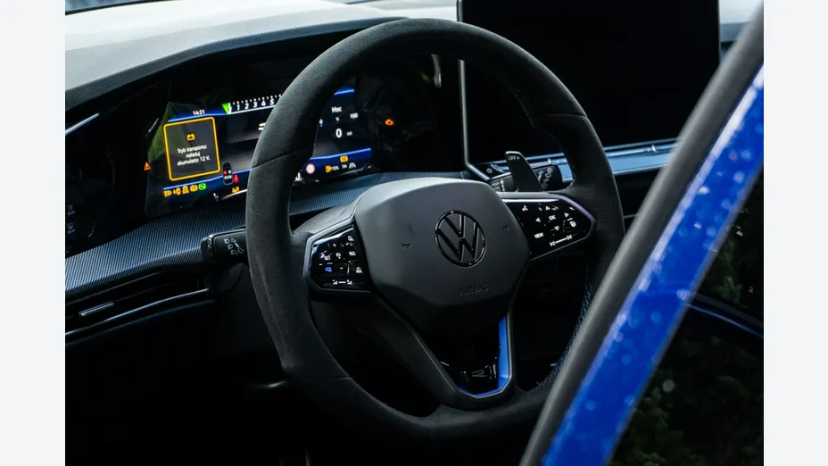VOLKSWAGEN Golf -