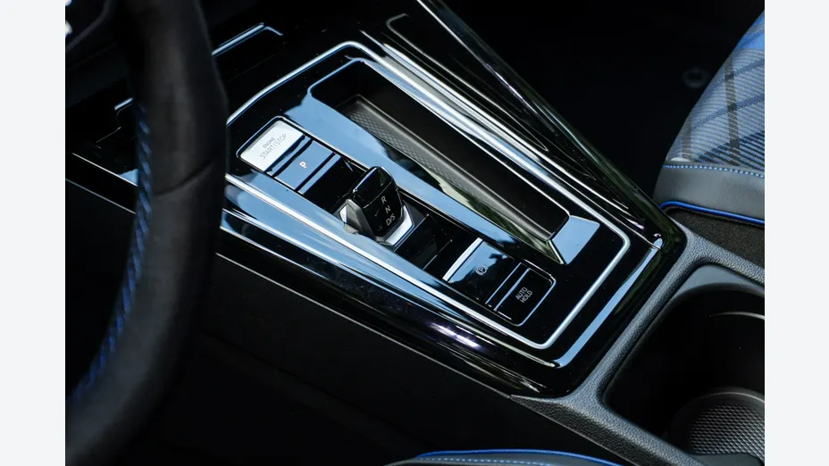 VOLKSWAGEN Golf -