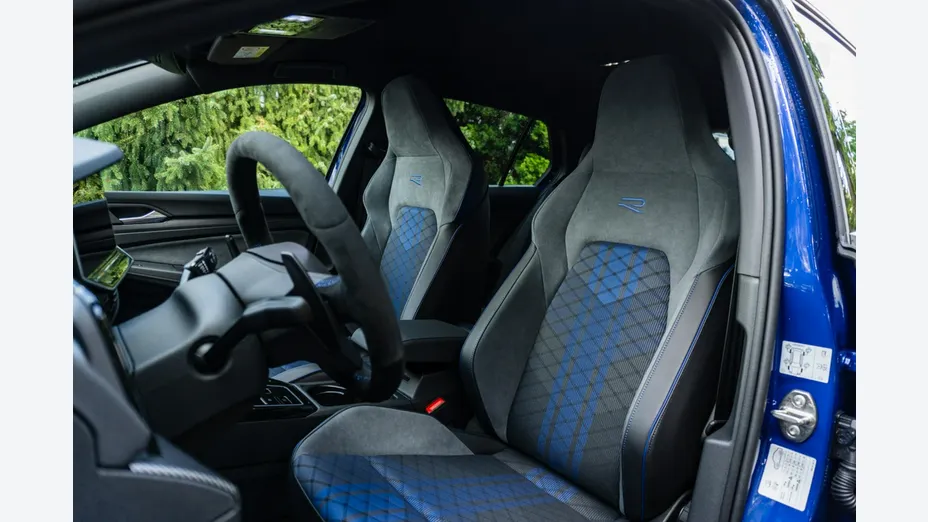 VOLKSWAGEN Golf -