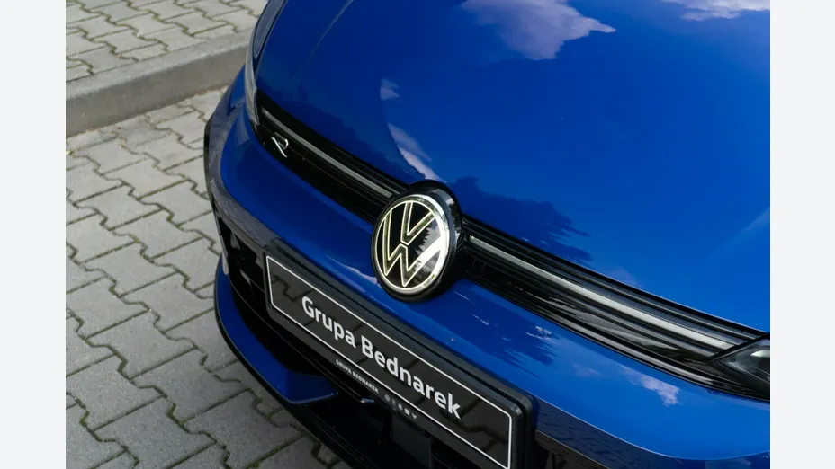 VOLKSWAGEN Golf -