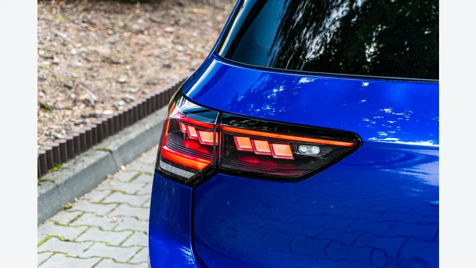 VOLKSWAGEN Golf -