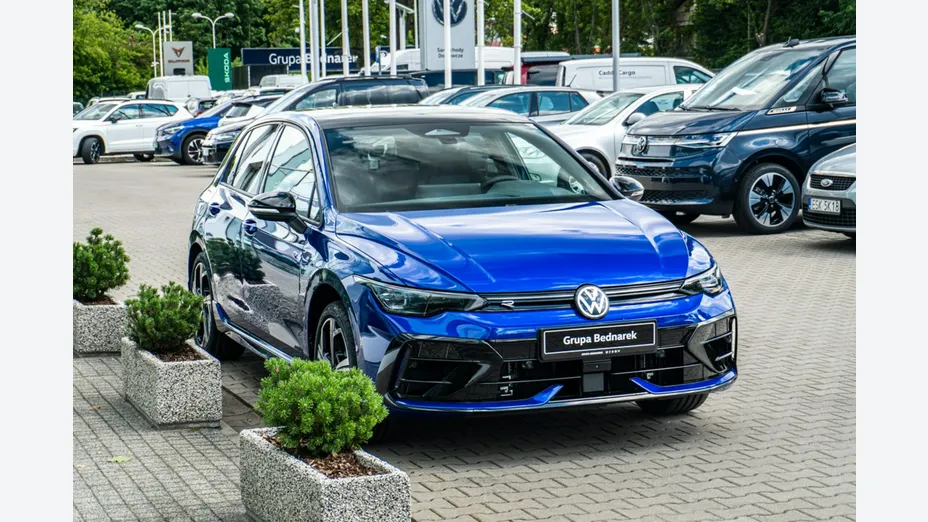 VOLKSWAGEN Golf -
