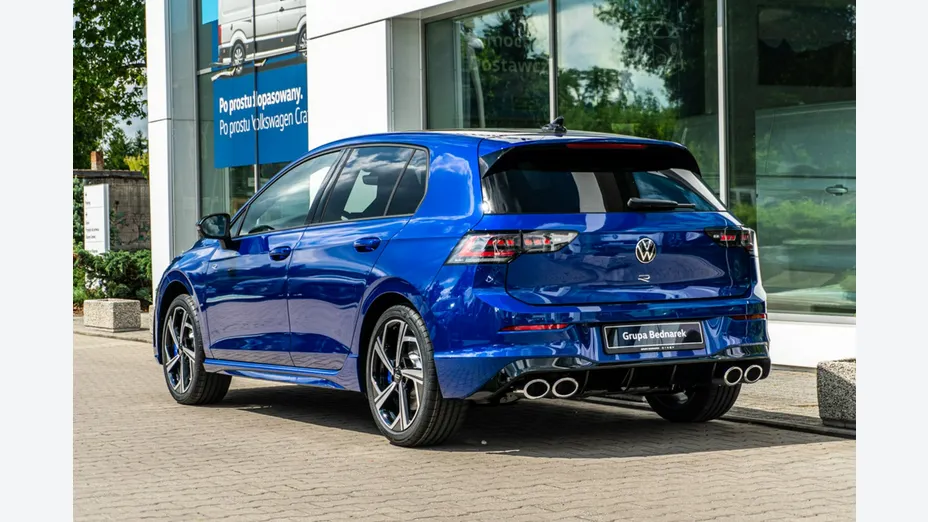 VOLKSWAGEN Golf -
