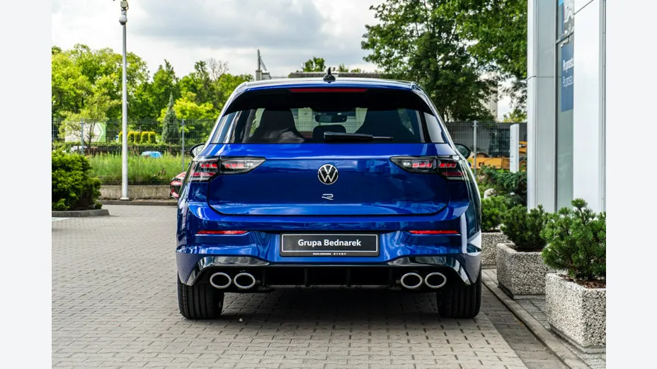 VOLKSWAGEN Golf -