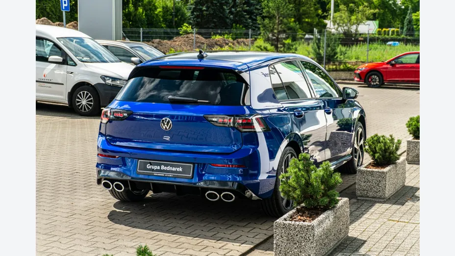 VOLKSWAGEN Golf -