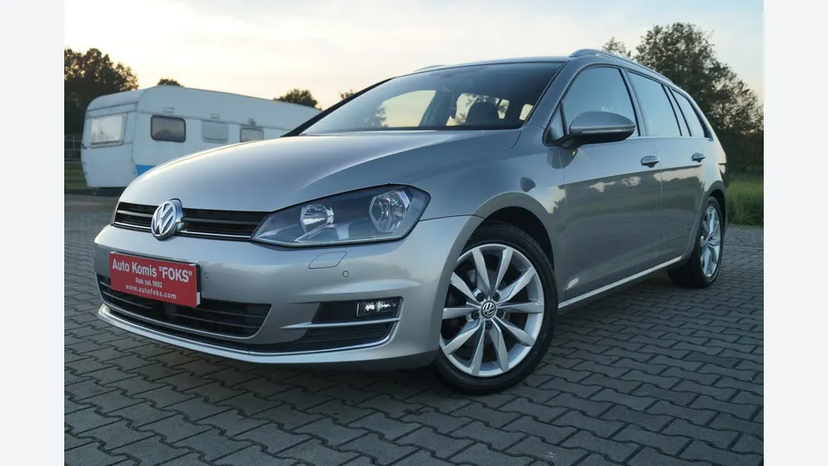 VOLKSWAGEN Golf -