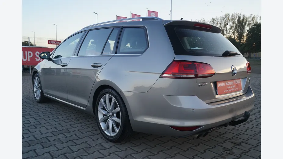 VOLKSWAGEN Golf -