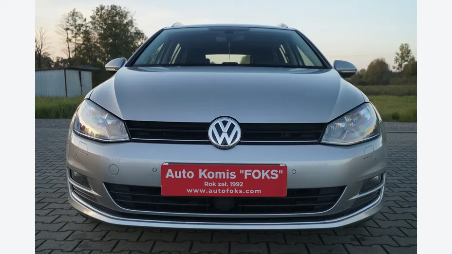 VOLKSWAGEN Golf -