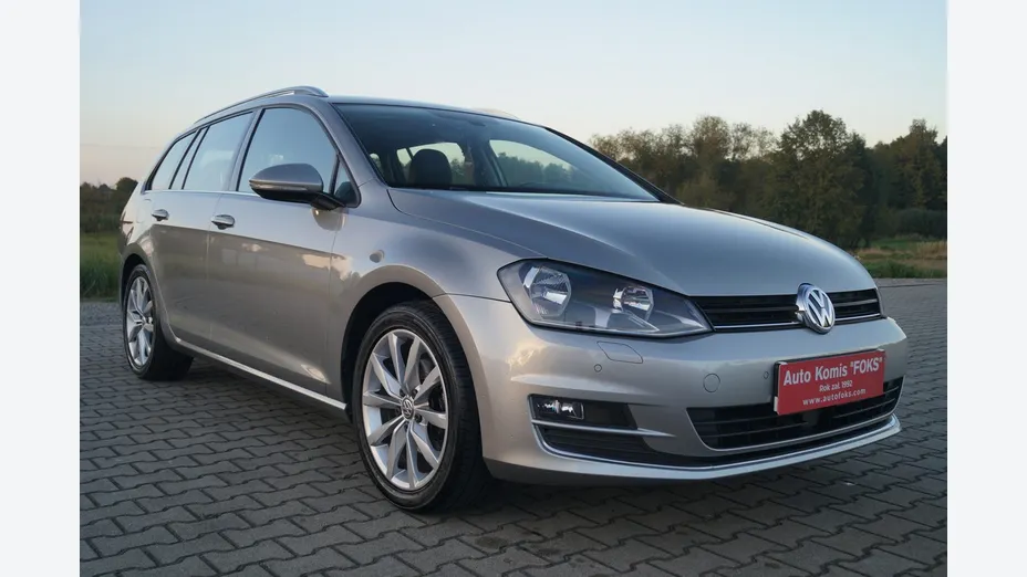VOLKSWAGEN Golf -