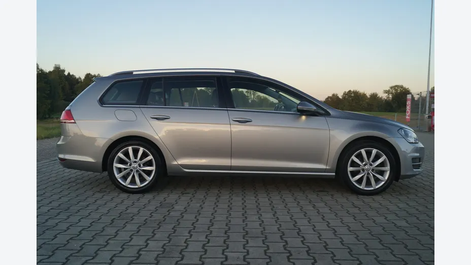VOLKSWAGEN Golf -