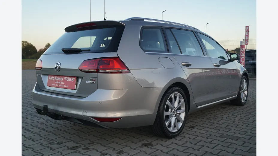 VOLKSWAGEN Golf -