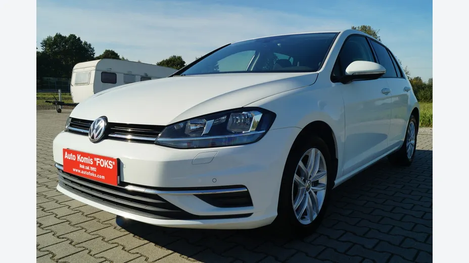VOLKSWAGEN Golf -