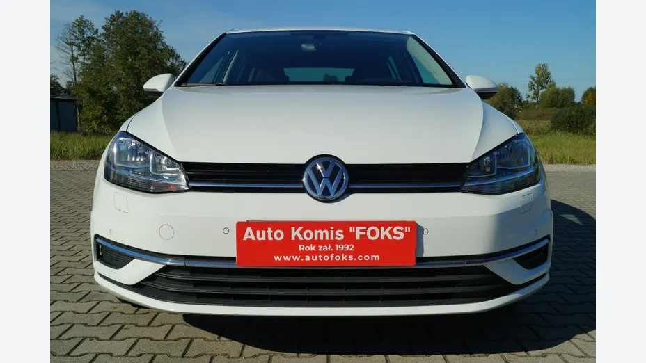 VOLKSWAGEN Golf -