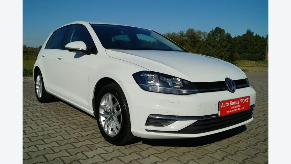 VOLKSWAGEN Golf -