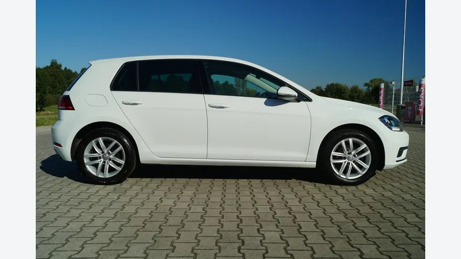 VOLKSWAGEN Golf -