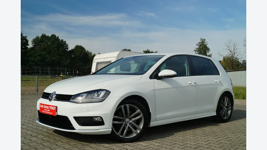 VOLKSWAGEN Golf -