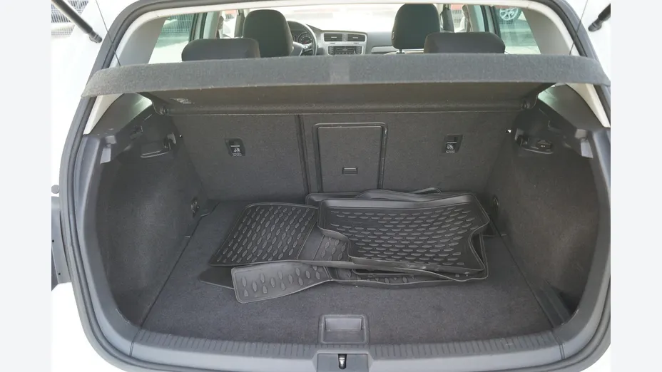 VOLKSWAGEN Golf -