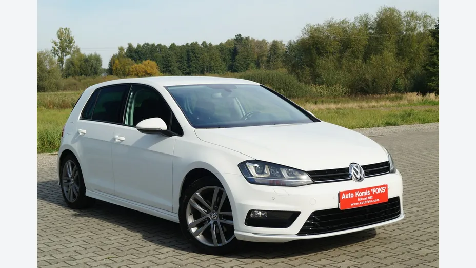 VOLKSWAGEN Golf -