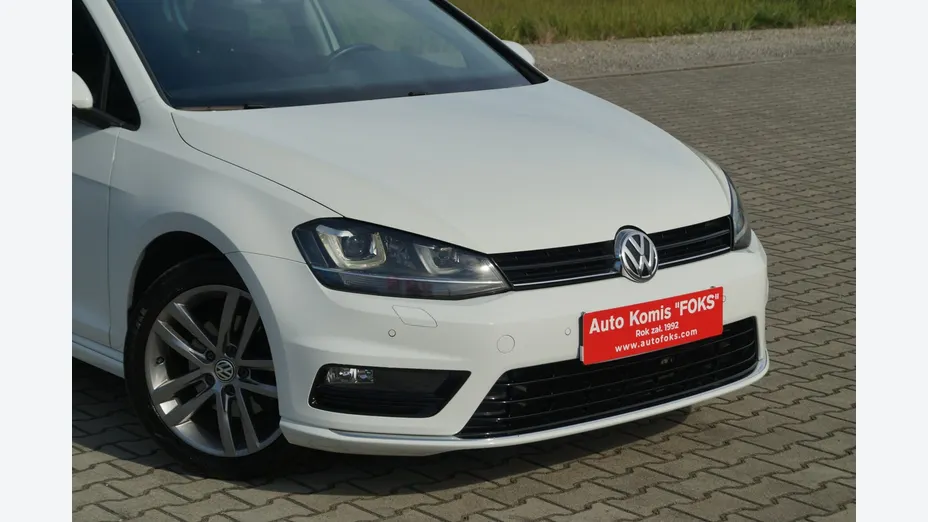 VOLKSWAGEN Golf -