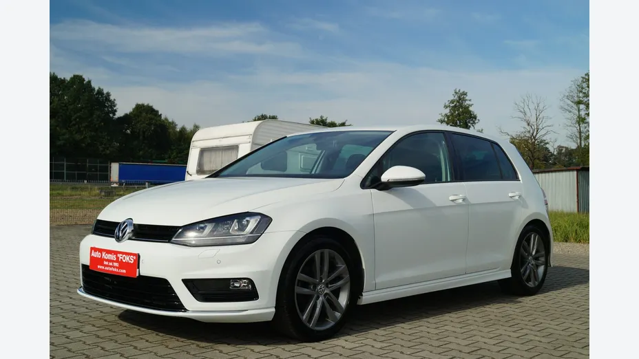 VOLKSWAGEN Golf -