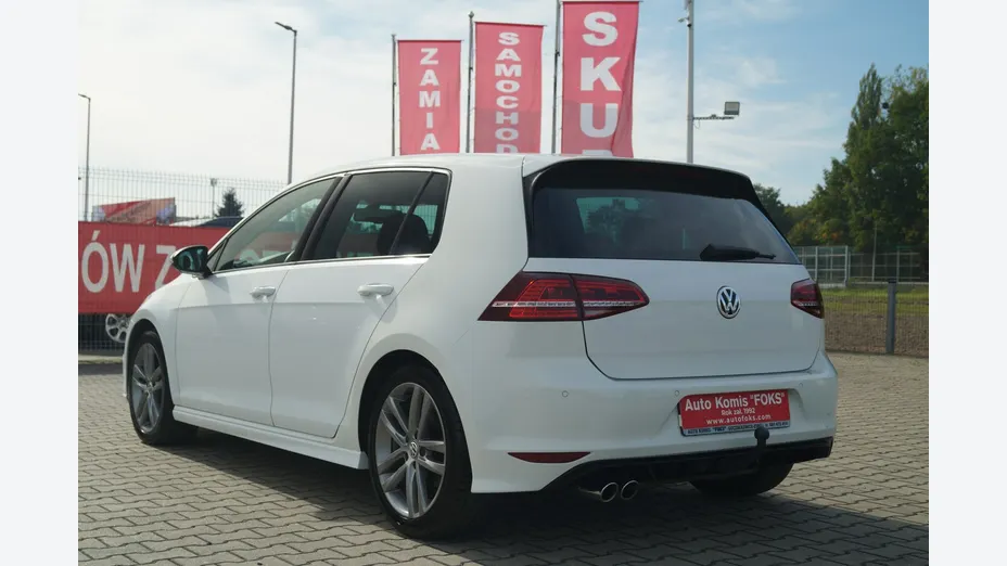 VOLKSWAGEN Golf -