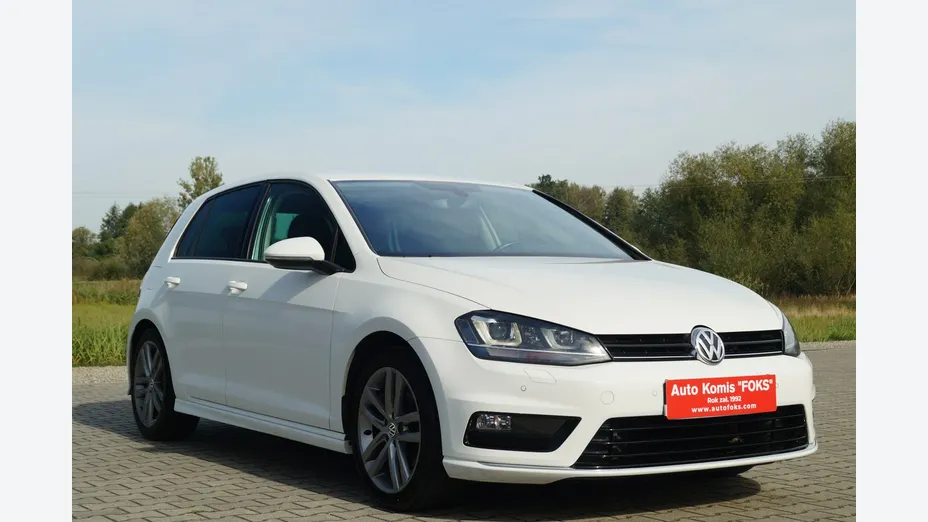 VOLKSWAGEN Golf -