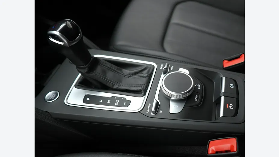 AUDI Q2 -