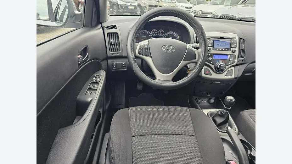 HYUNDAI i30 -