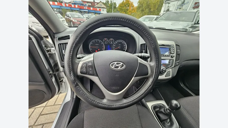 HYUNDAI i30 -
