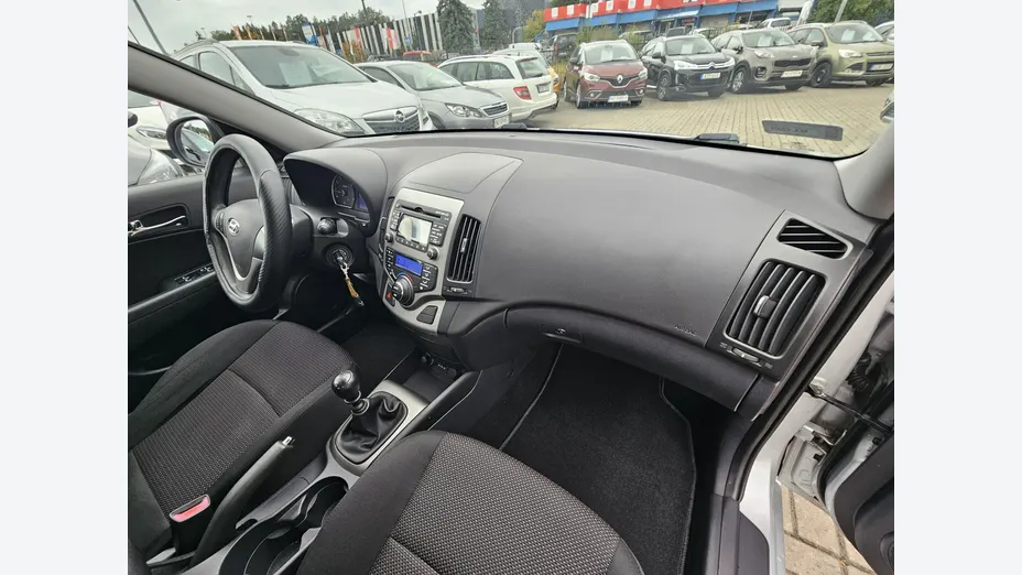 HYUNDAI i30 -