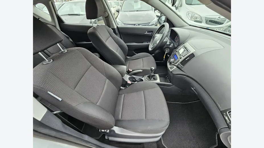 HYUNDAI i30 -