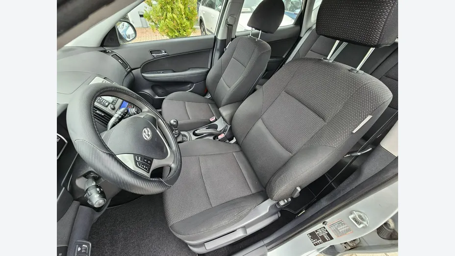 HYUNDAI i30 -