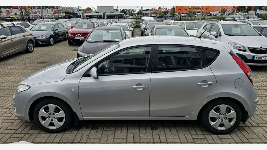 HYUNDAI i30 -