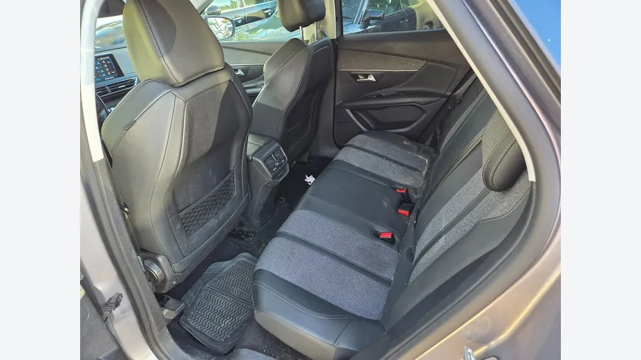 PEUGEOT 3008 -