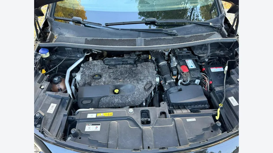 PEUGEOT 3008 -