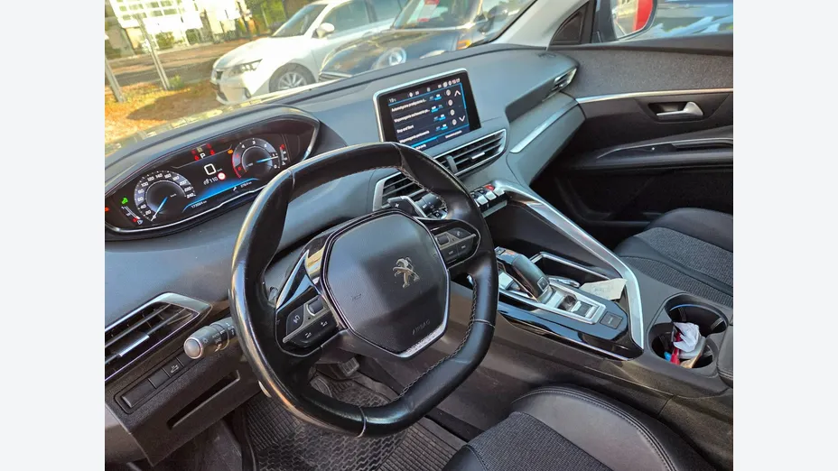 PEUGEOT 3008 -