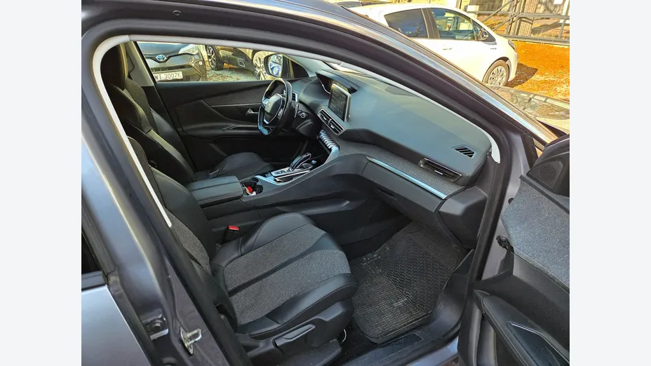 PEUGEOT 3008 -
