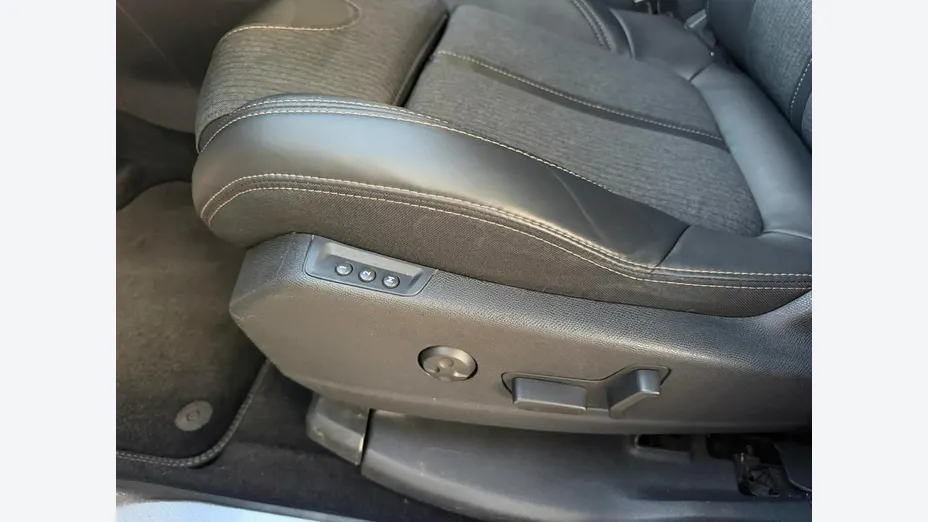 PEUGEOT 3008 -