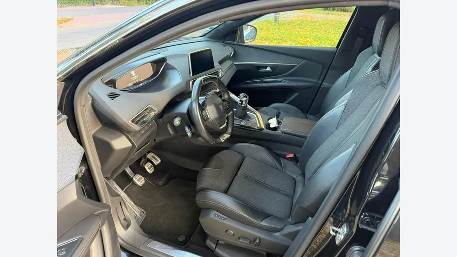 PEUGEOT 3008 -