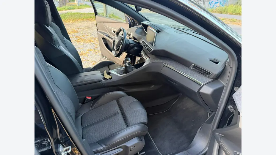PEUGEOT 3008 -