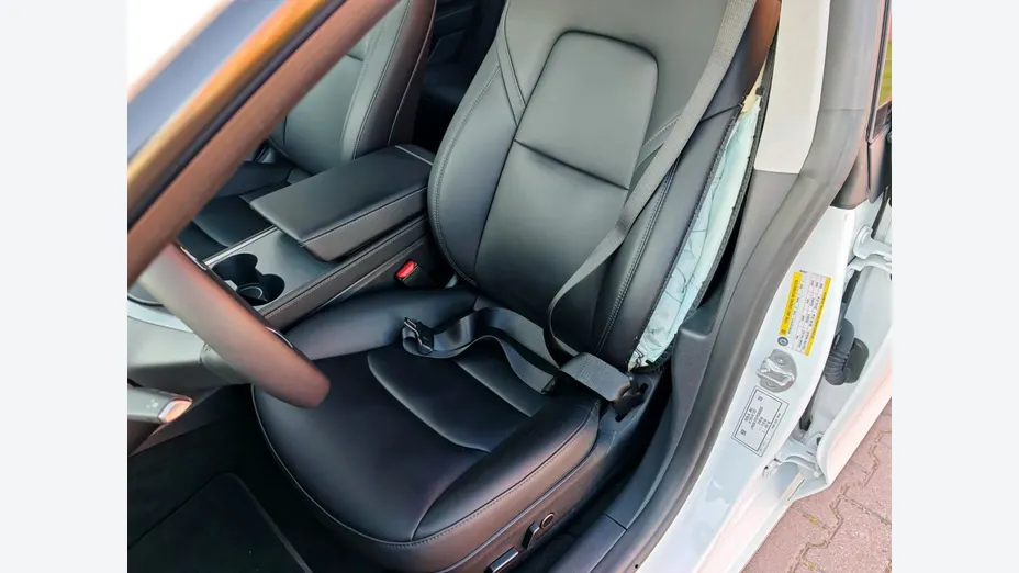 TESLA Model 3 -