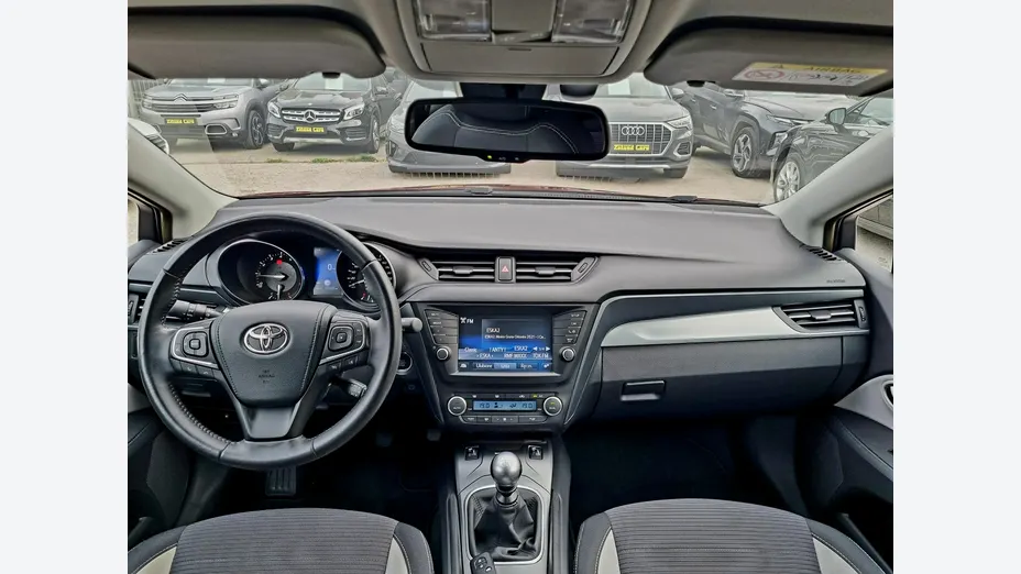 TOYOTA Avensis -