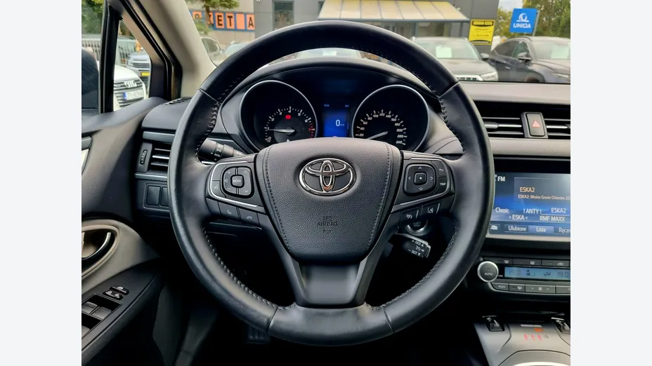 TOYOTA Avensis -