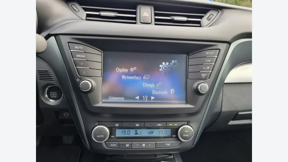 TOYOTA Avensis -